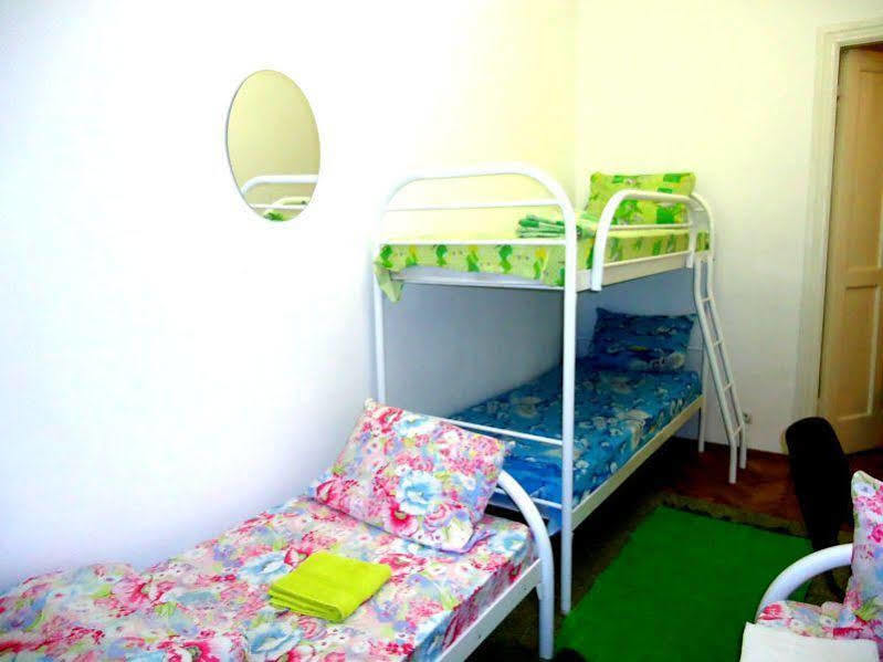 Hostel Kreshatik Kiev Exteriör bild