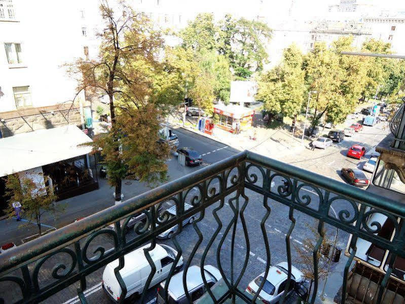 Hostel Kreshatik Kiev Exteriör bild